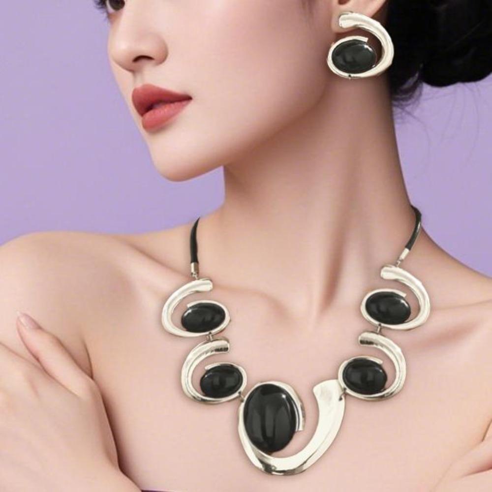 Retro Snail Necklace Exquisite Luxury Charm Women's Jewelry Exaggerated Personality Accessories
