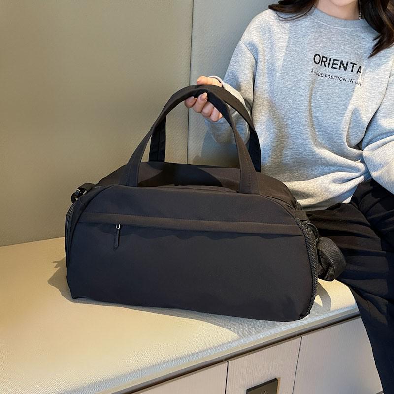 International Casual Travel Bag: Lightweight, Large Capacity, Handheld, with Wet/Dry Separation for Yoga, Swimming, and Fitness.