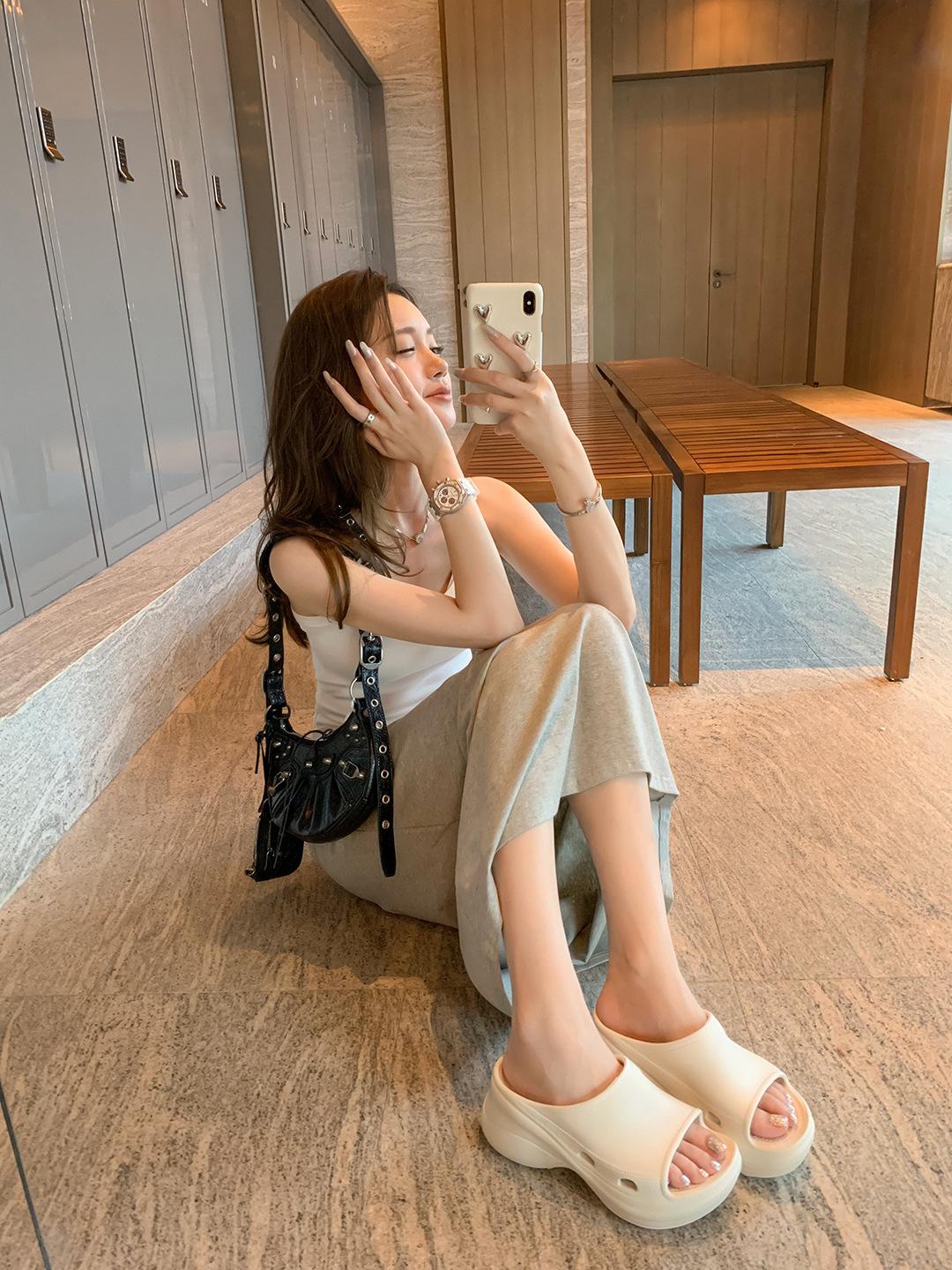 

Spot [Su Yinyin of the same style] Paris mop~ Stepping on shit feels thick bottom increases slope heel slippers women s beach sandals summer 40