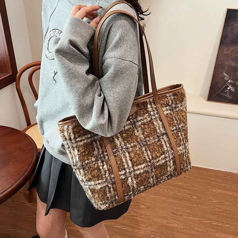 Autumn and Winter Large-capacity Woolen Bag Women's New Commuting Versatile Shoulder Bag Going Out To Work Tote Bag