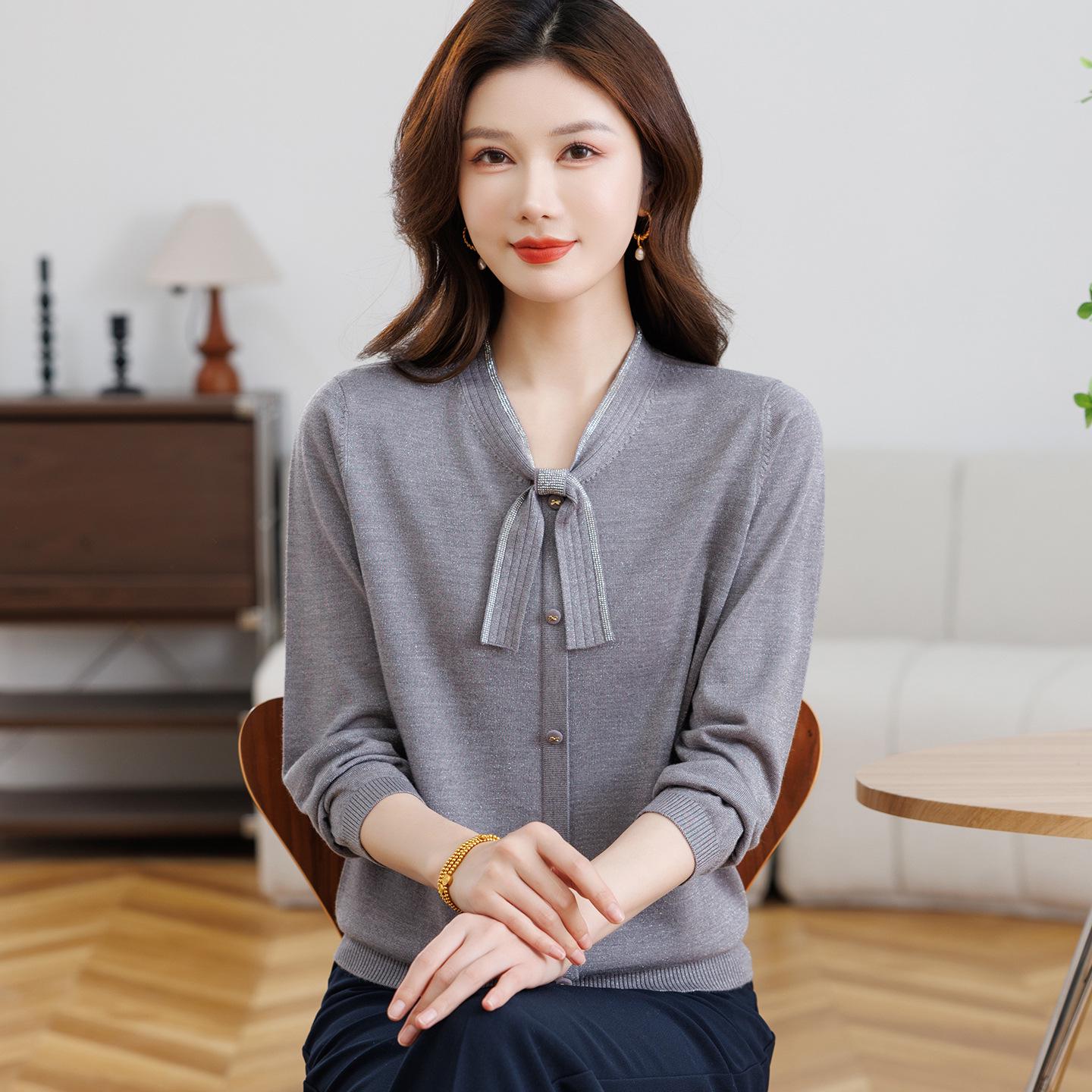 

Stylish Spring Wool Sweater - Women s Round Neck Lightweight Knitwear for Middle-Aged and Elderly Mothers 4XL (145-165 jin) серый