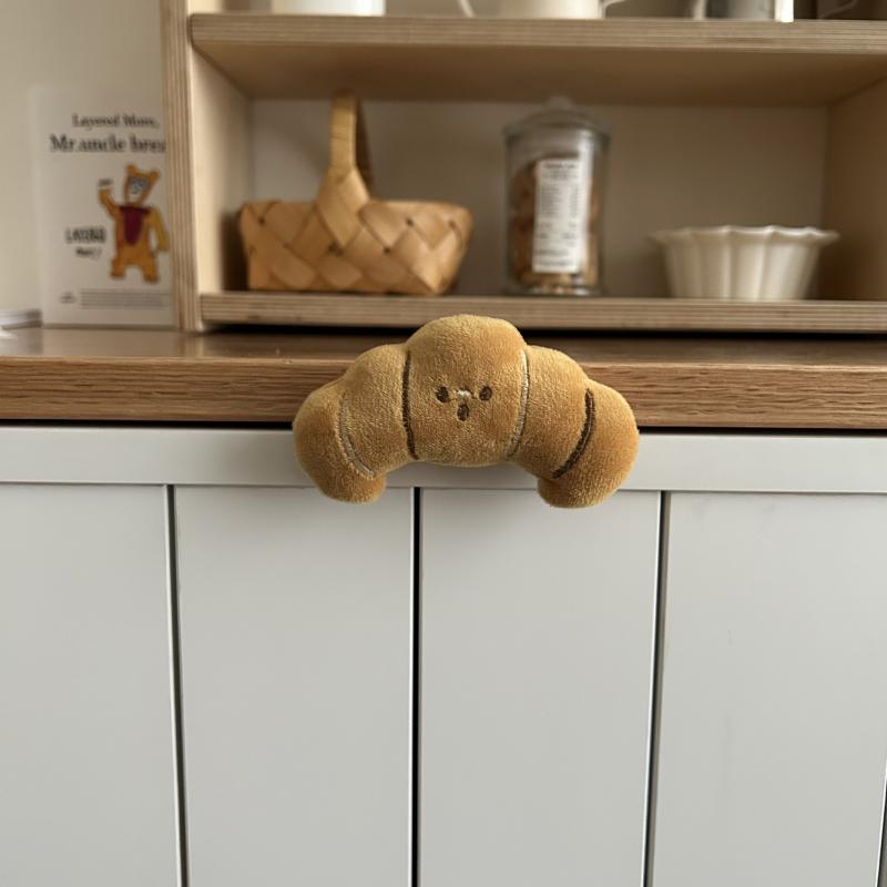 Bread Plush Keychain, Cute Cartoon Plush Toy, Brooch Pin Embroidery Keychain Fridge Magnet, Adorable Bread Keychain