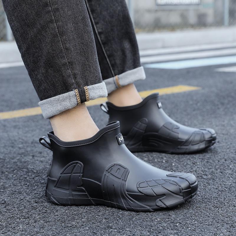Rain shoes men's short tube non-slip and wear-resistant water shoes new fashion warm water boots warm short adult rubber shoes fashion