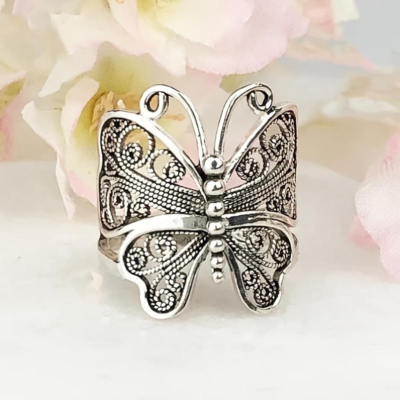 Vintage Carved Butterfly Ring, Exquisite and Fashionable, Suitable for Jewelry Accessories Worn on Daily Vacations