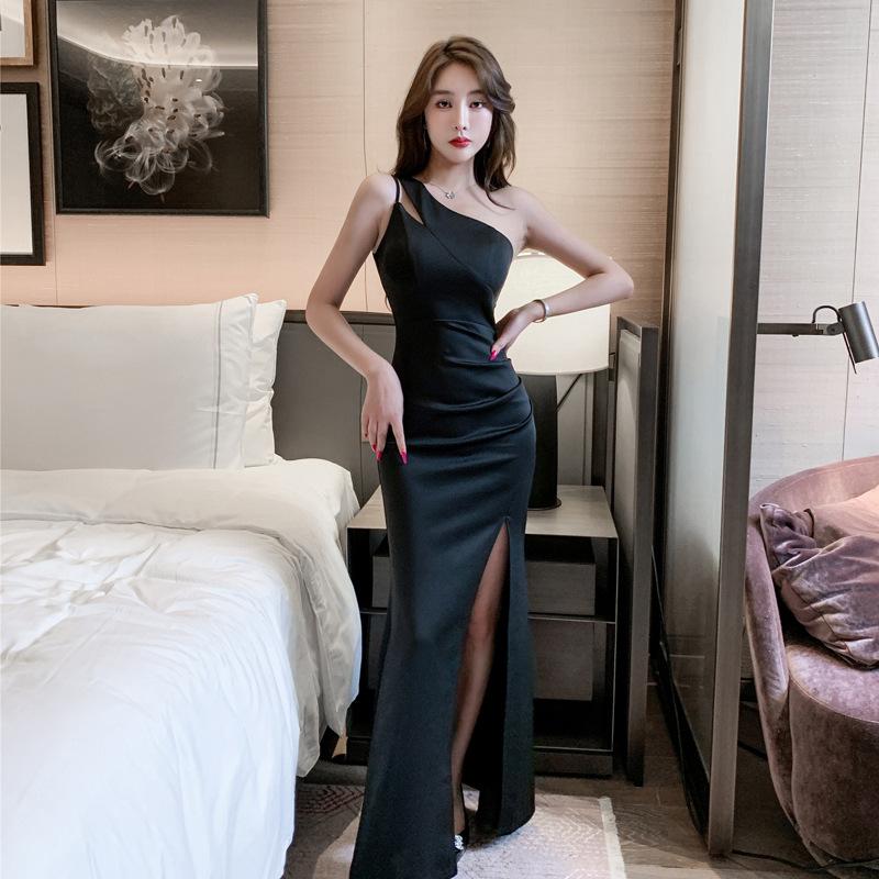 White Evening Dress Female New Banquet Temperament High-end Celebrity Host Advanced Sense Sexy Fishtail Shoulder