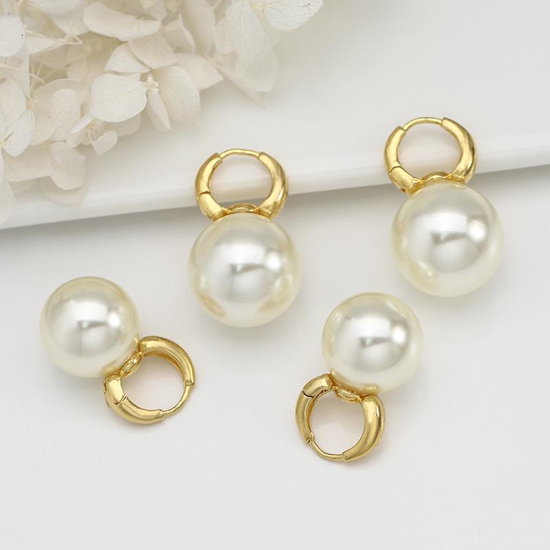 French Retro Pearl Ear Cuff Earrings: High-End Luxury Design for Women.