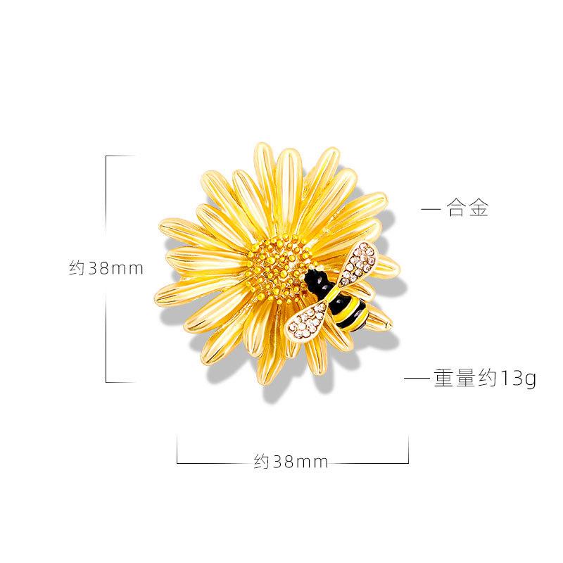 Dripping Rhinestones Chic Sweet Daisy Bee Brooch Female, Stylish Matte Corsage Jacket Accessories
