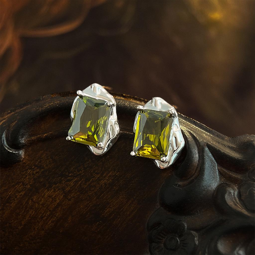 Elegant Vintage-Inspired Green Zirconia Stud Earrings Collection
