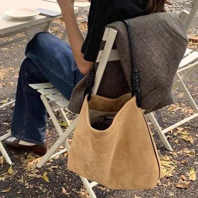 Retro Wildleder Umhängetasche Herbst Winter Damen Große Kapazität Eimer Handtasche Französisch Einfache Vielseitige Umhängetaschen Trend