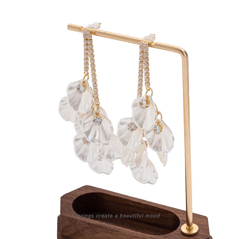 Elegant Diamond Chain & Petal Tassel Ear Clips - Fairy-Inspired Vacation Style, Perfect for Photos.