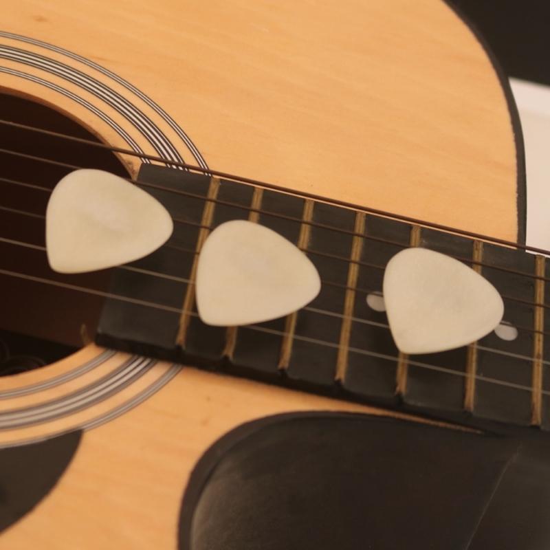 30x33mm Electric Guitar Picks Ox Bone Guitar Finger Picks Guitar Plectrums Natural Guitar Ukulele Picks Guitar Accessory