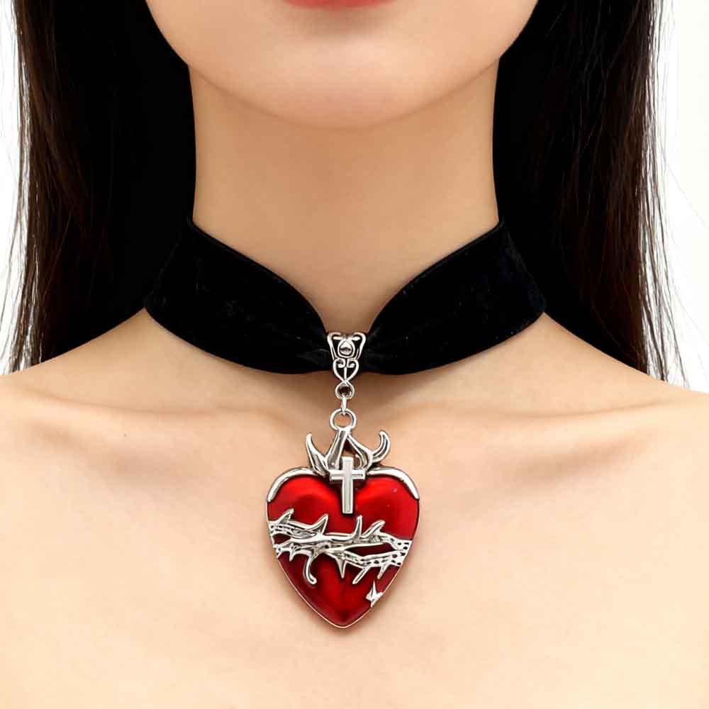 Gothic Winged Skull Heart Pendant Velvet Choker Necklace