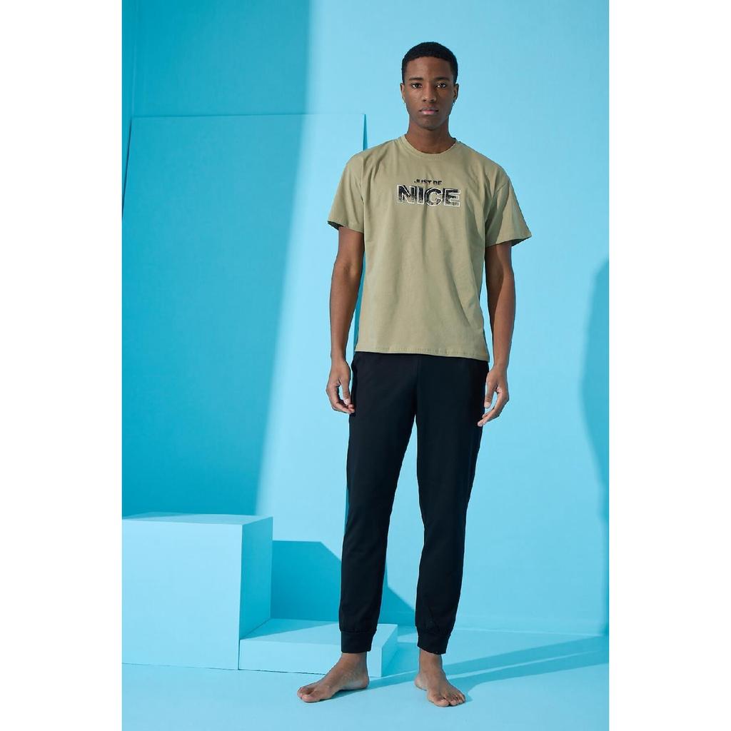 Schönes, bedrucktes Herren-Pyjama-Set mit kurzen Ärmeln und Bündchen in Khaki