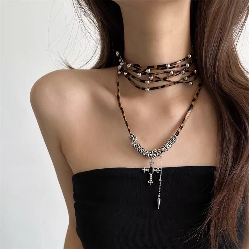 Layered Leopard Print Necklace Men Women Zinc Alloy Pendant With Twisted Chain Chic Boho Statement Jewelry Multi-Layer Leopard Print Cross Pendant Necklace