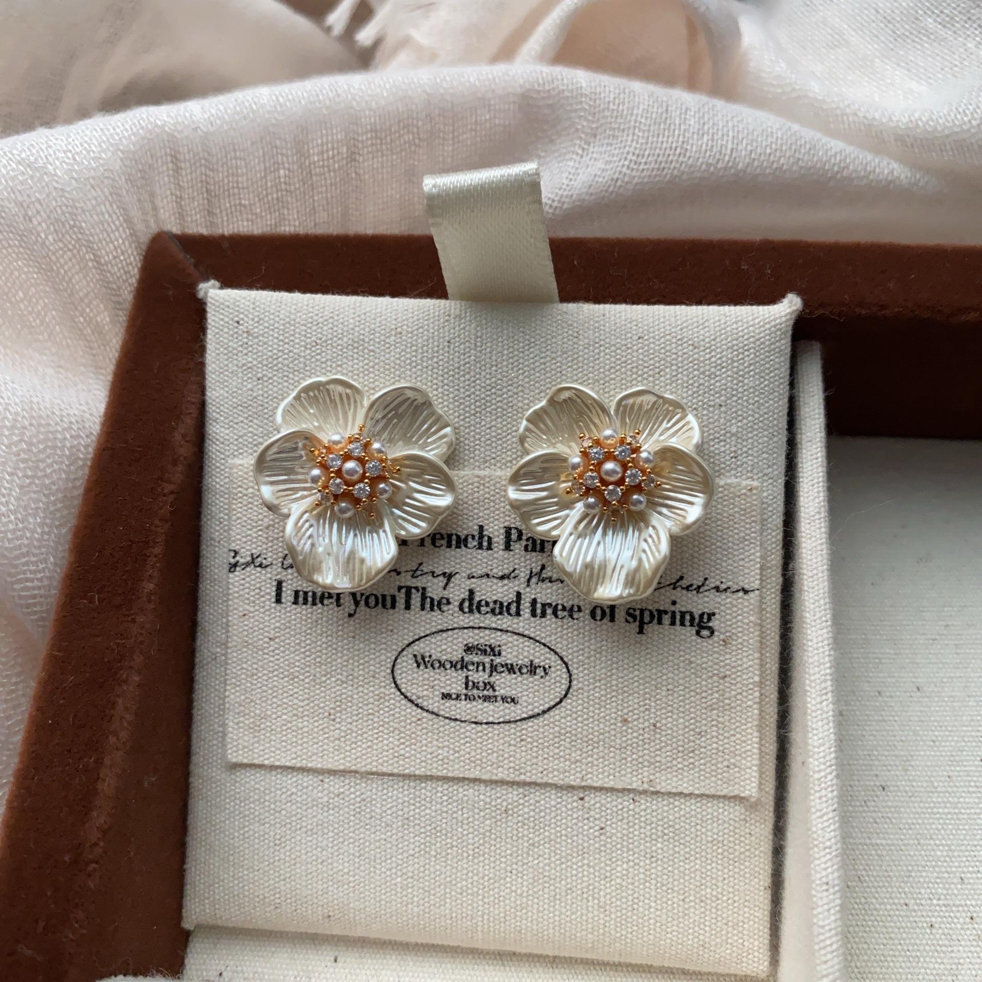

Korean unique temperament flower pearl earrings women s earrings niche stud earrings new popular light luxury high sense