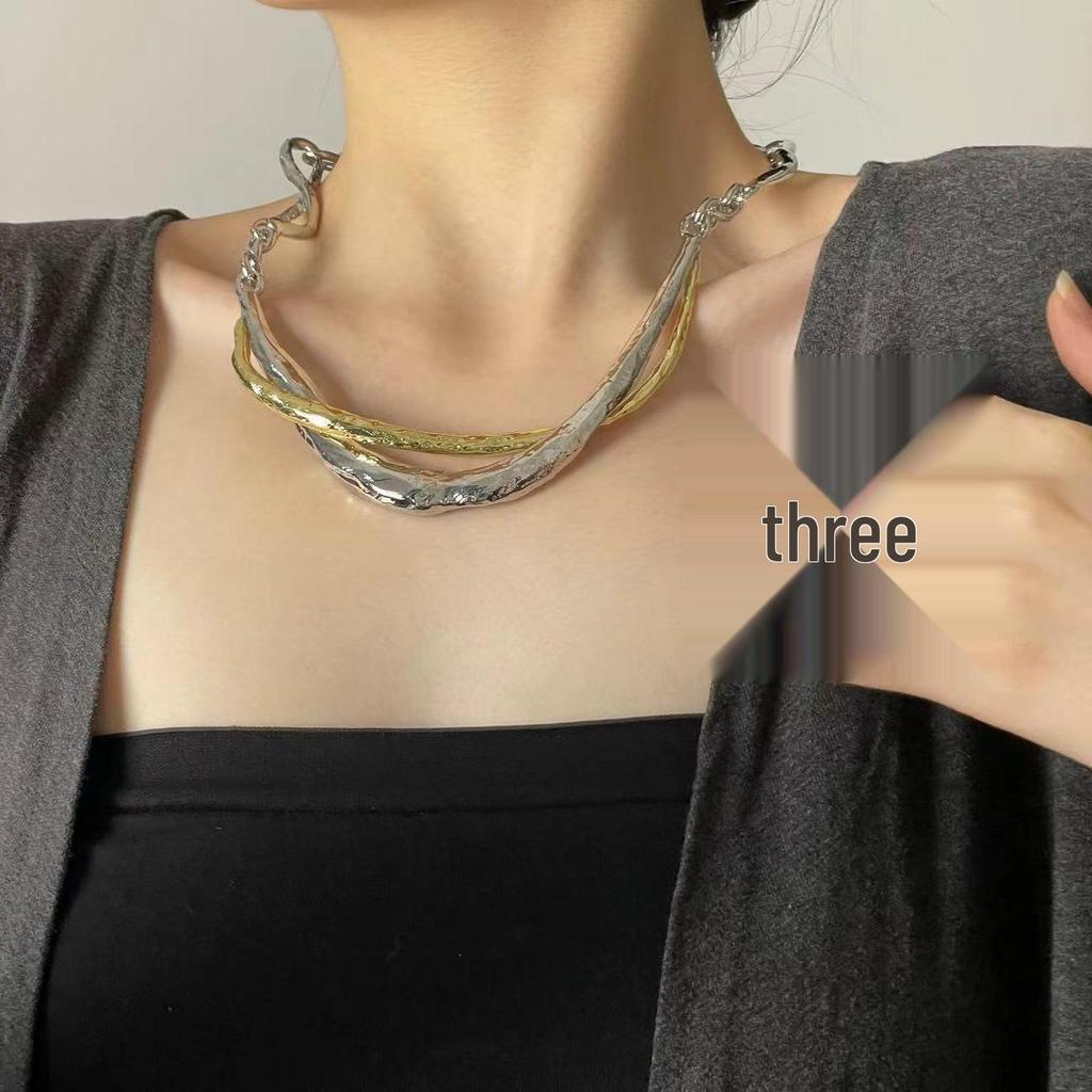 European and American Style Geometric Twisted Metal Necklace: Trendy, Bold, and Fashionable Clavicle Chain for Women