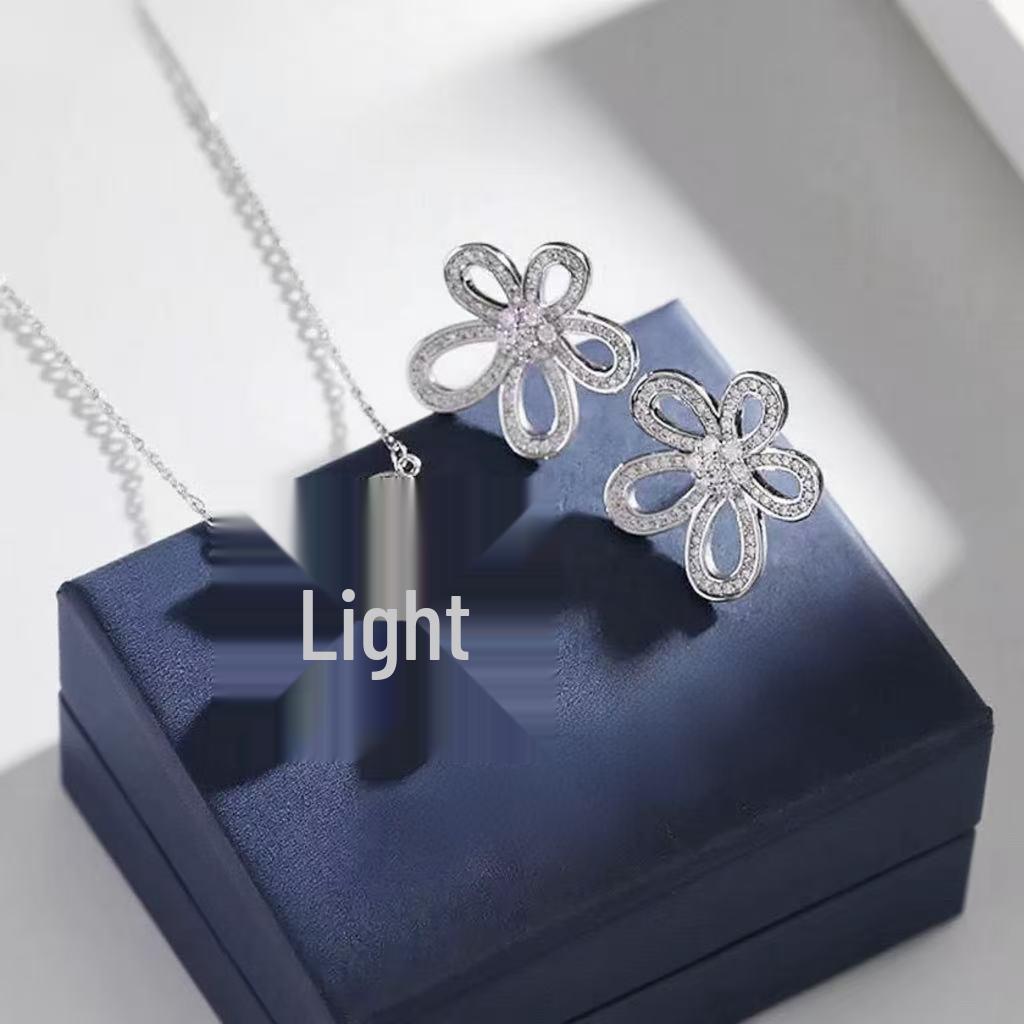 Sterling Silver Five-Petal Sunflower Diamond Necklace - Elegant Light Luxury Clavicle Pendant