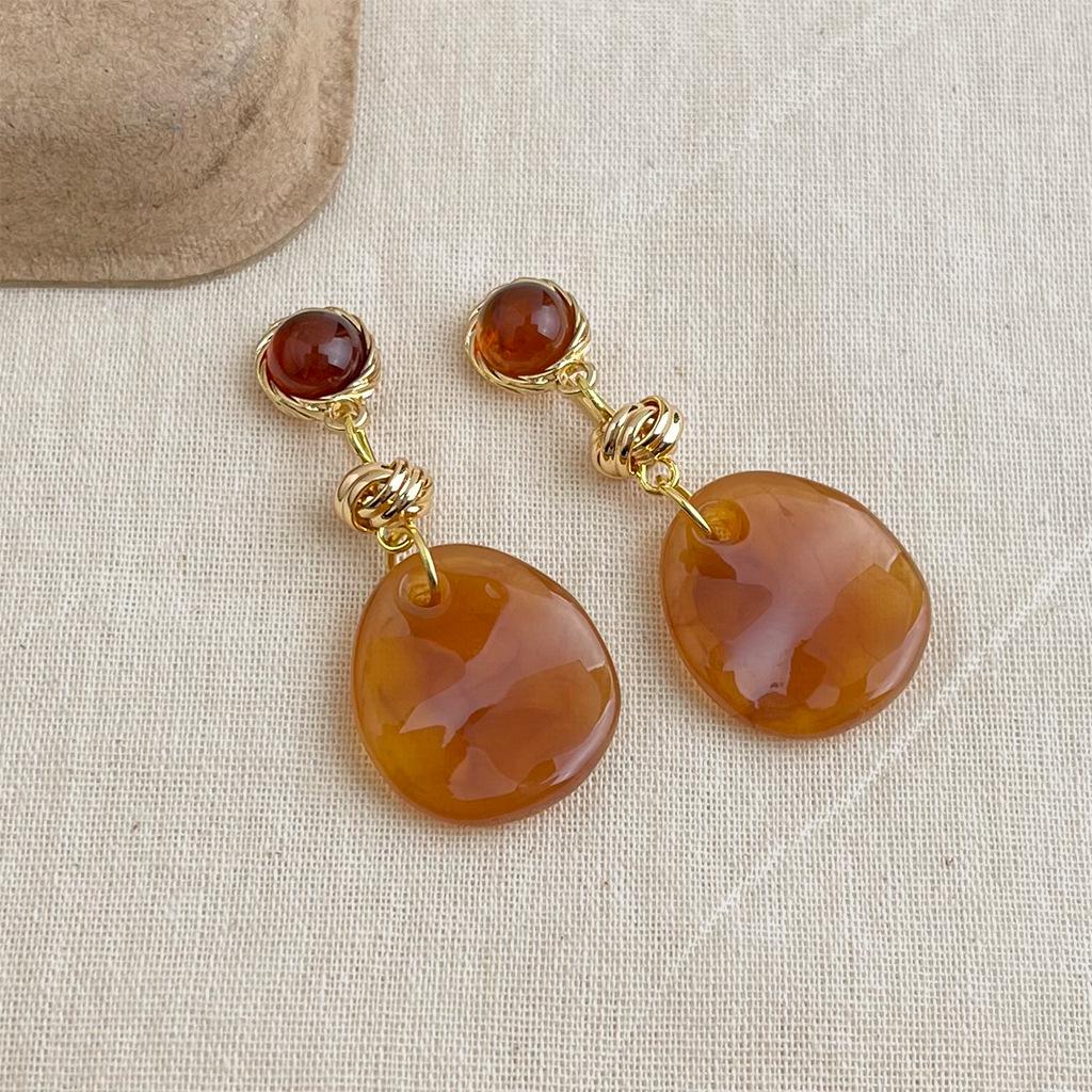 Retro Maillard Gradient Geometric Enamel Stud Earrings: Fashionable, Luxurious, High-End Women's Style