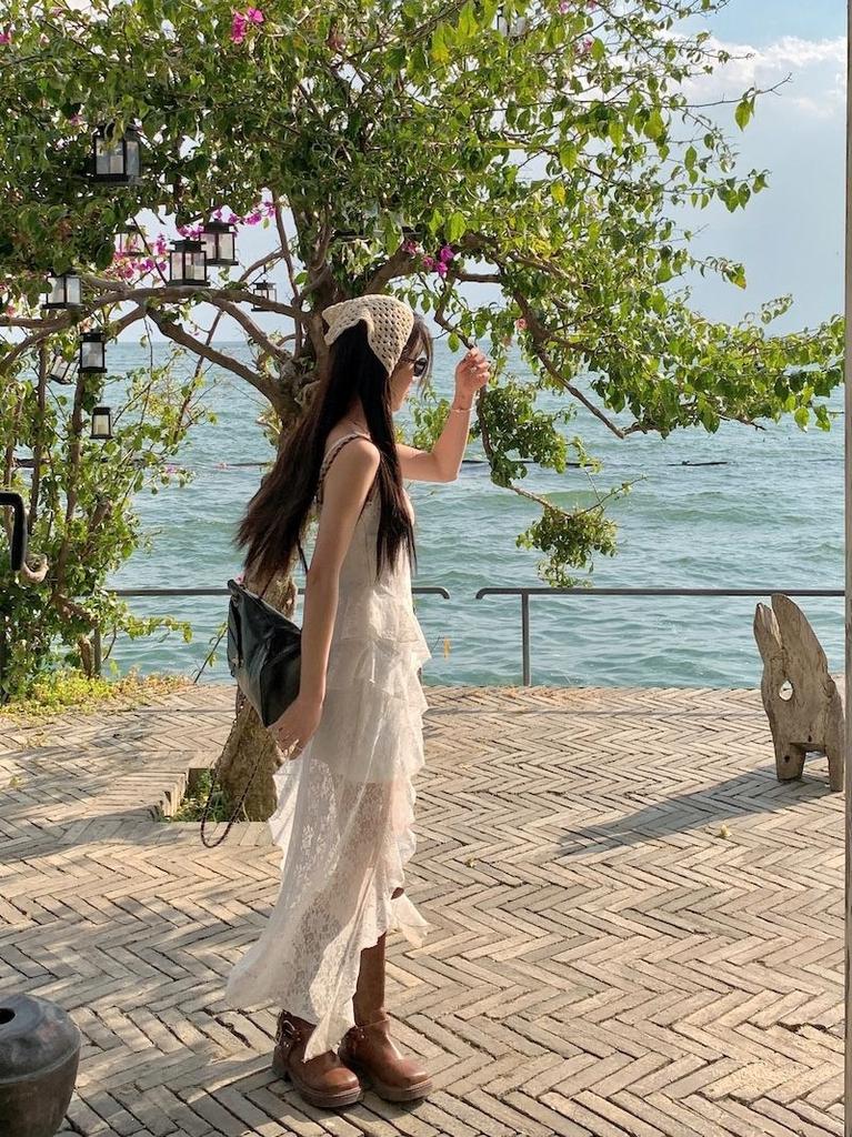 French Lace V-neck Suspender Dress Women's Summer Vacation Irregular Skirt White Beautiful Waist Mid-length Dress