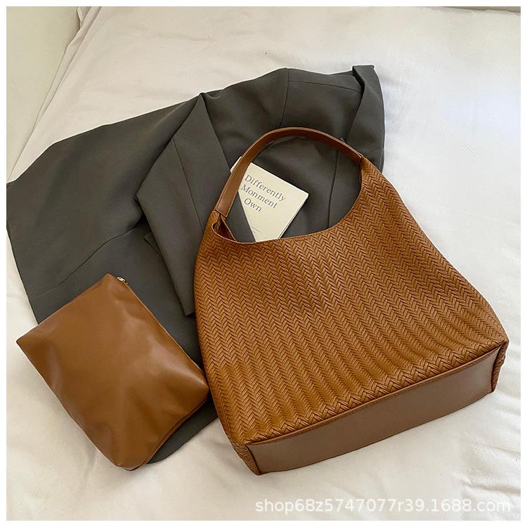 Premium Sense Commuting 2025 Tote New Bag Underarm Casual Versatile Retro Large Capacity Shoulder Tote Bag Women