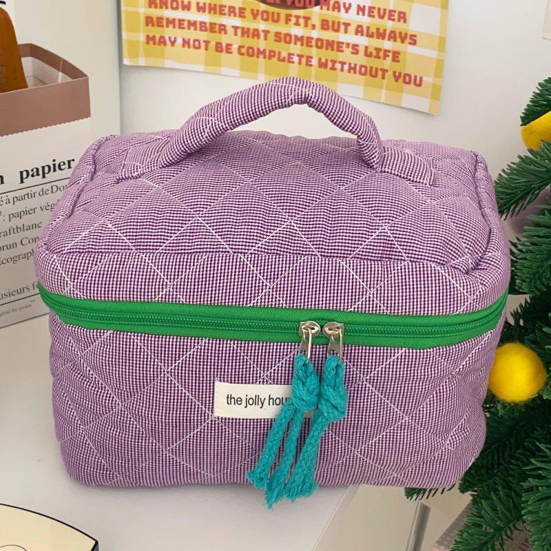 Creative Contrast Plaid Cosmetic Bag: Large Capacity, Hand-Held Travel Makeup and Brush Storage for Women.