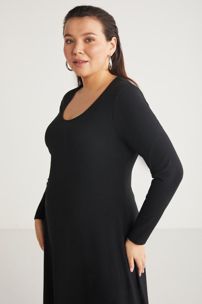 Damska Sukienka Duży Rozmiar Nınabb Głęboki Okrągły Dekolt Sztruksowa Średniej Długości Czarna Sukienka Plus Size