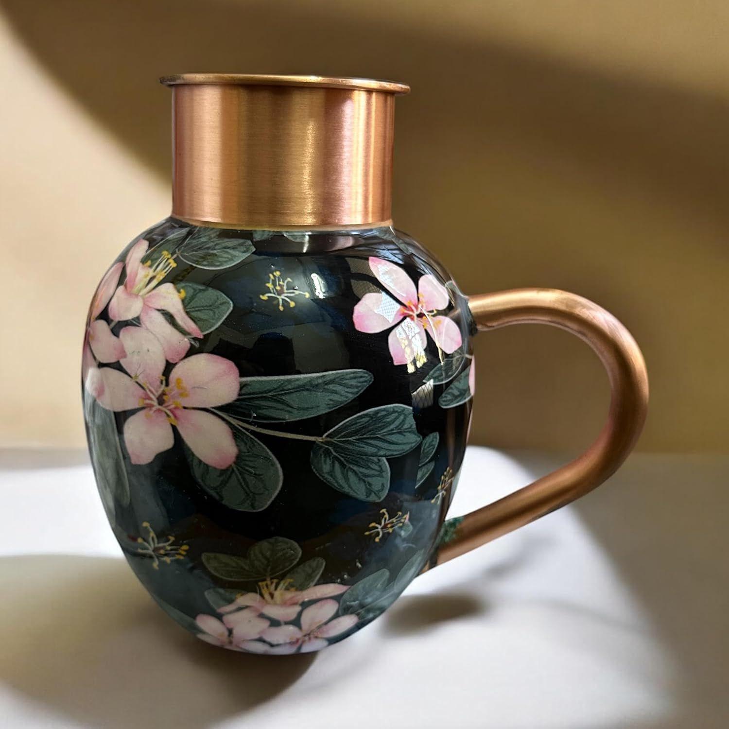 

Цветочный восторг Дизайн Royal Surai Медный кувшин-питчер, для хранения и подачи воды, (1,5 литра) (Цветок Черный)