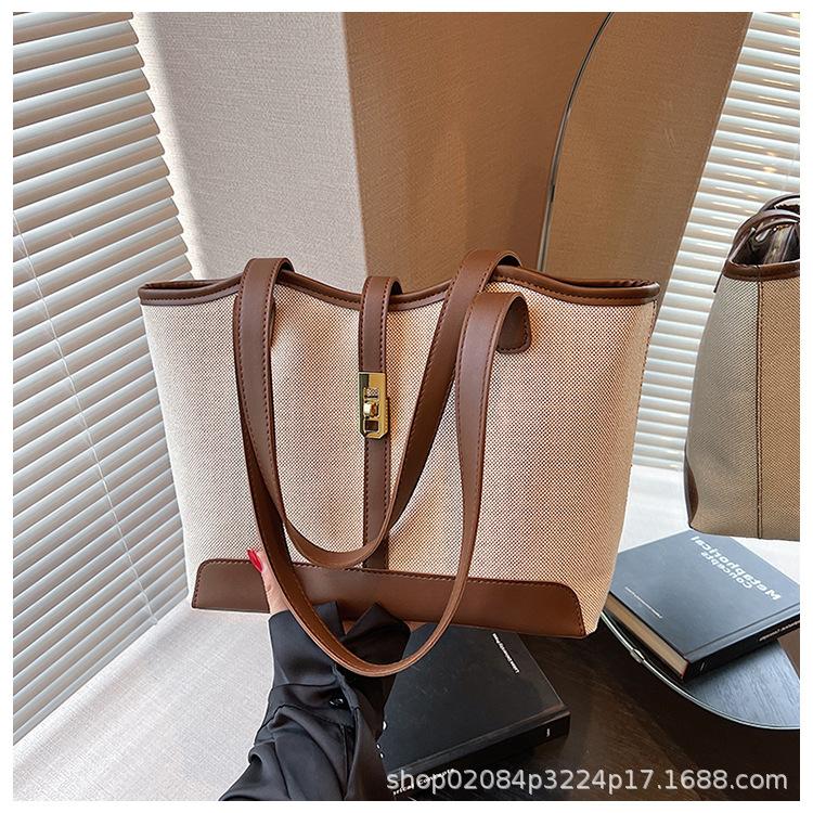

2025 new commuter large-capacity casual fashion niche simple women s bag tote bag shoulder bag темно-коричневого