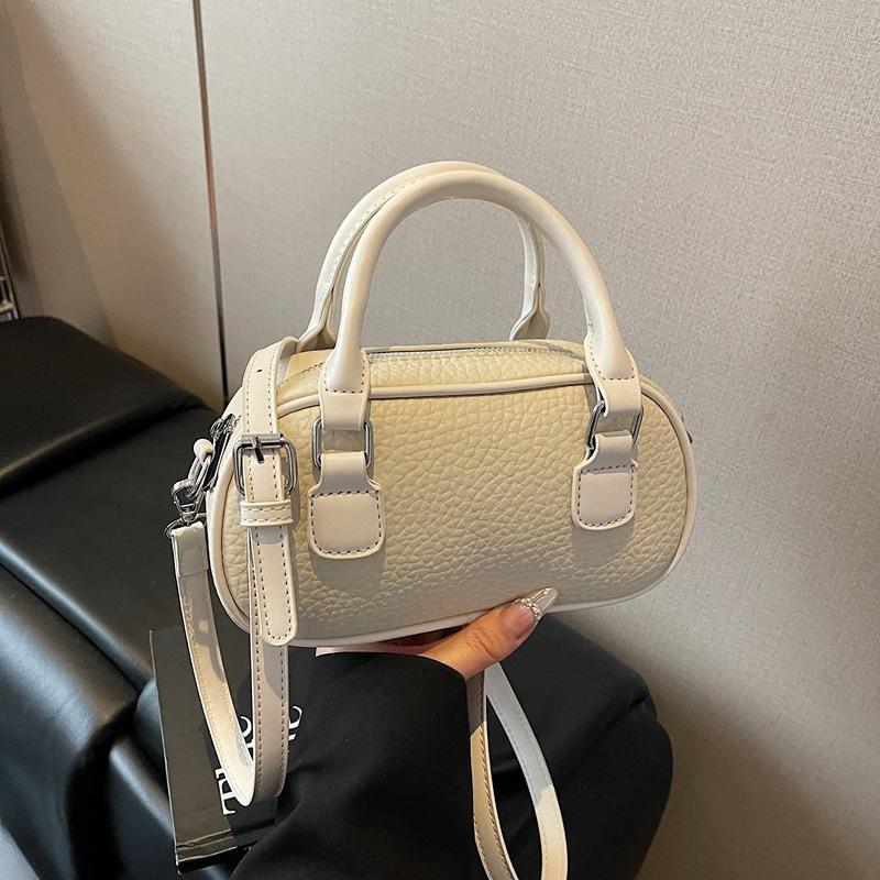 Niche Portable Bowling Bag Women's 2025 Summer New Fashion Texture Shell Bag Versatile Shoulder Messenger Bag