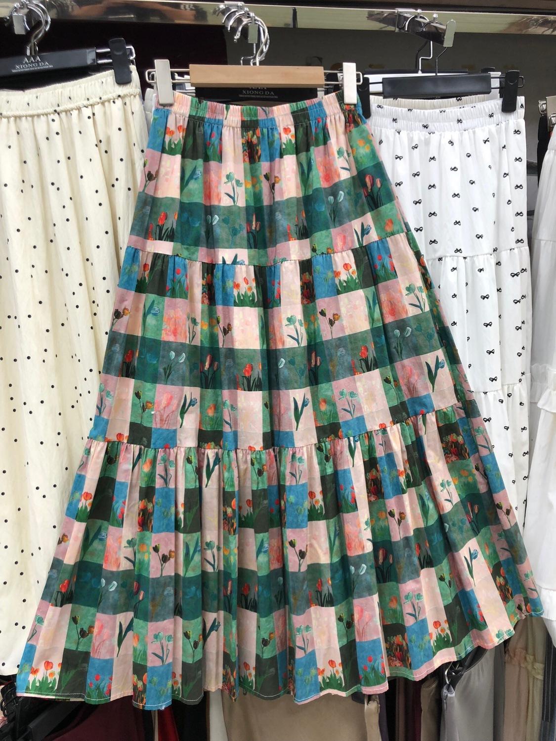 

Юбка в стиле ретро для женщин 2025 года, весна-лето, новая длинная юбка с большим маятником, тонкая юбка с высокой талией, дизайн, нишевая юбка с цветочным принтом one size fits all зелёный
