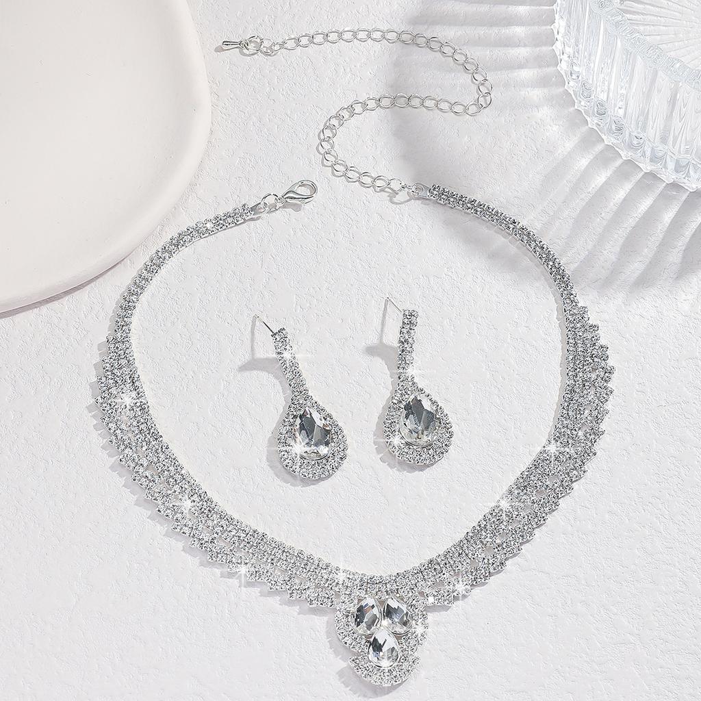 3 Women's Fashion Zircon Set Geometric Necklace Earrings Zircon Set Suitable for Party and Holiday Gifts