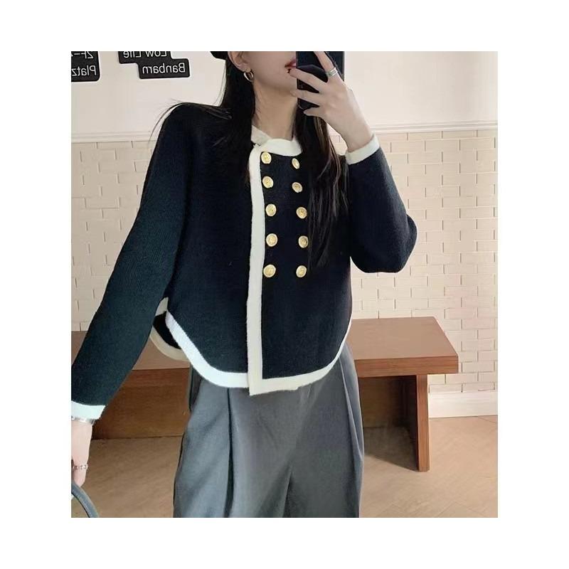 

Двубортный вязаный свитер женский осенний новый модный трендовый кардиган верхняя одежда омолаживающий короткий топ One size чёрный