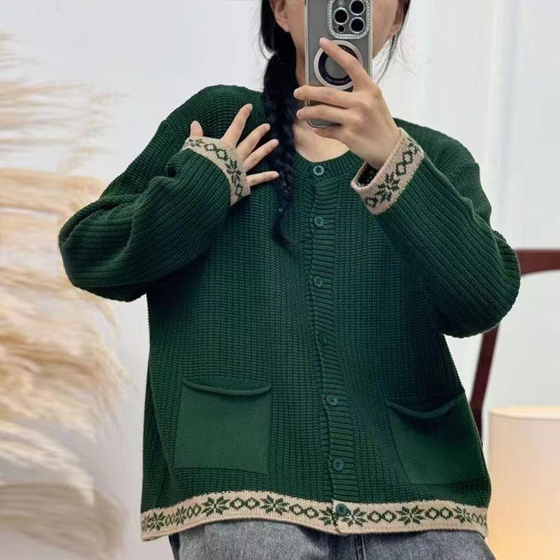 

Autumn and winter literary and retro style loose round neck contrasting color knitted jacket simple fashion foreign style long sleeve sweater cardigan Average size 55-42 зелений