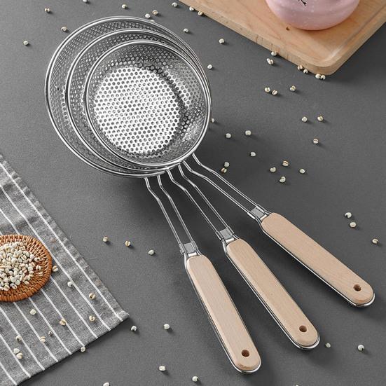 Edelstahl-Netz-Schaumlöffel mit Holzgriff Doppelschicht-Sieb-Passiergerät zum Frittieren, Abtropfen, Blanchieren Hitzebeständiges Küchensieb