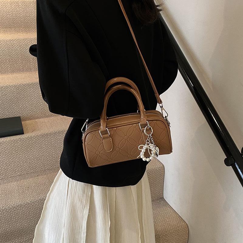 2025 new women's bag versatile single shoulder oblique span women's bag embroidered rhombus small bag shell bag