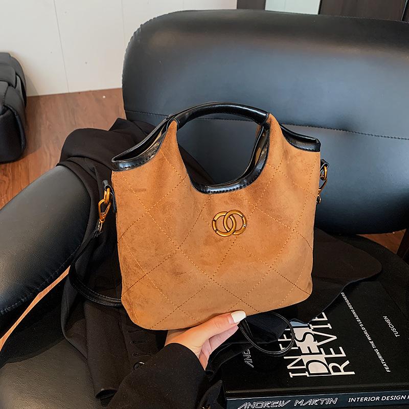 

Autumn and winter suede bag women s new versatile contrasting color portable bucket bag small bag messenger bag коричневий