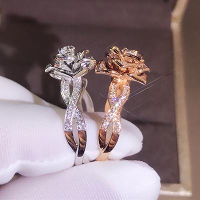 Semplice anello per fede nuziale con strass dolci brillanti