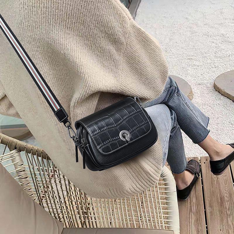 Leather bag women s bag autumn and winter new fashion messenger bag women s broadband fish pattern shoulder small bag luggage