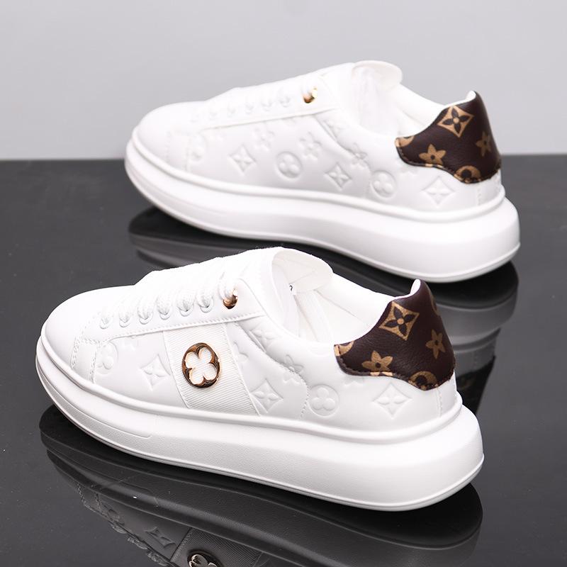 Vår och sommar nya fritidsskor McQueen läder tjock sula höjande andningsbara små vita trendskor 22