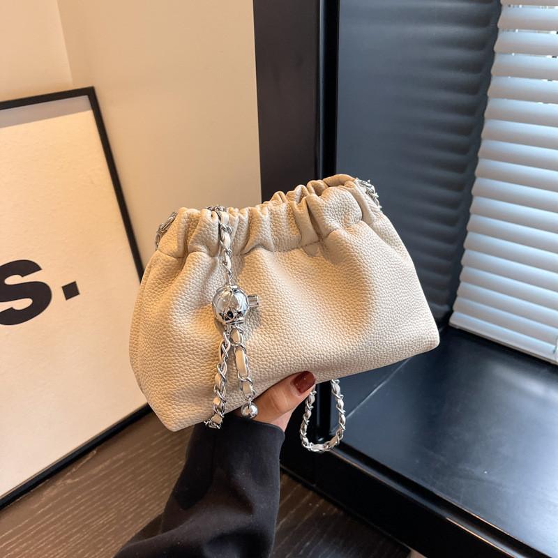 French Fashion Chaindetail Water Bucket Bag With Zipper Closure For Women