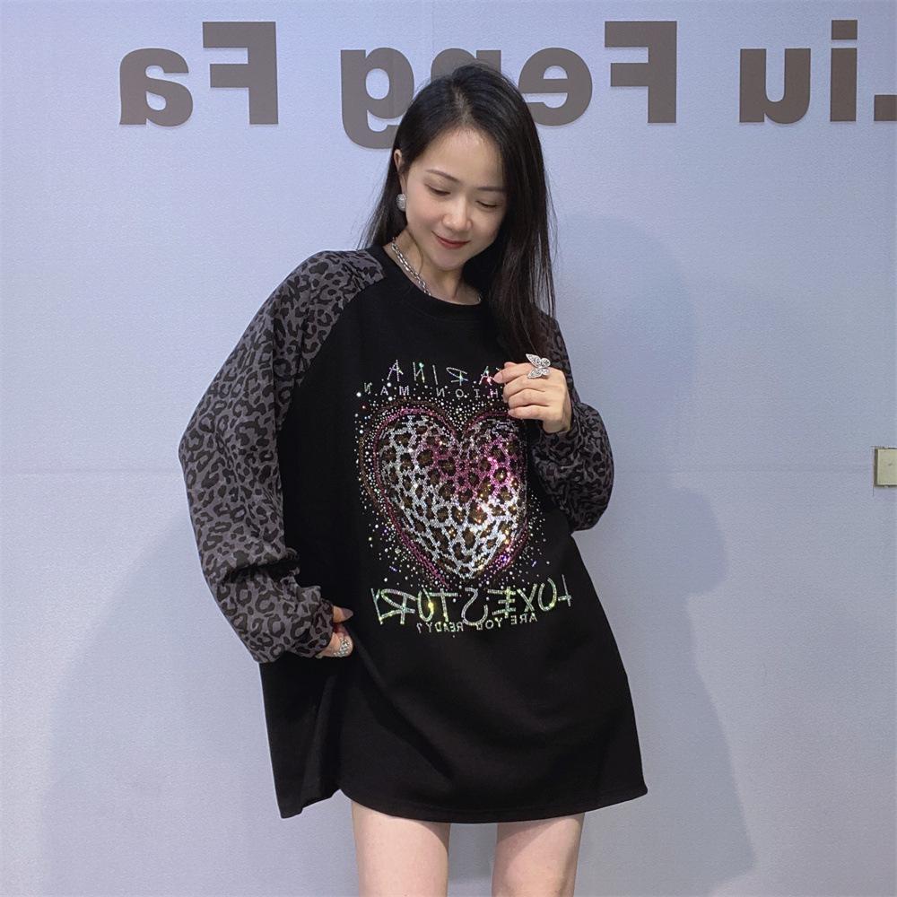 A Loose, Large-sized, Diamond-encrusted Long-sleeved Hoodie for Women In Autumn and Winter, with Leopard Print