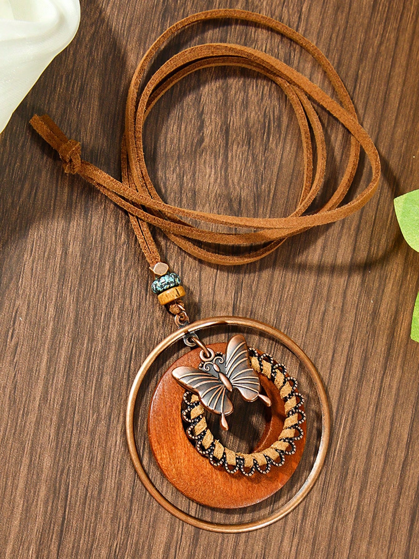 

Bohemian Style Car Hanging Ornament for Women - Vintage Brown Leaf & Butterfly Pendant with Wood Texture & Leather Cord