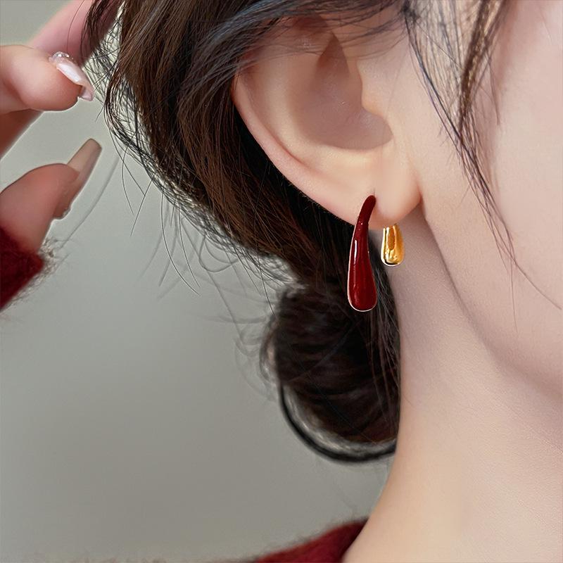 Czerwone Kolczyki Sztyfty z Glazurą Drip na Rok 2025: Styl Luksusowy i Elegancki