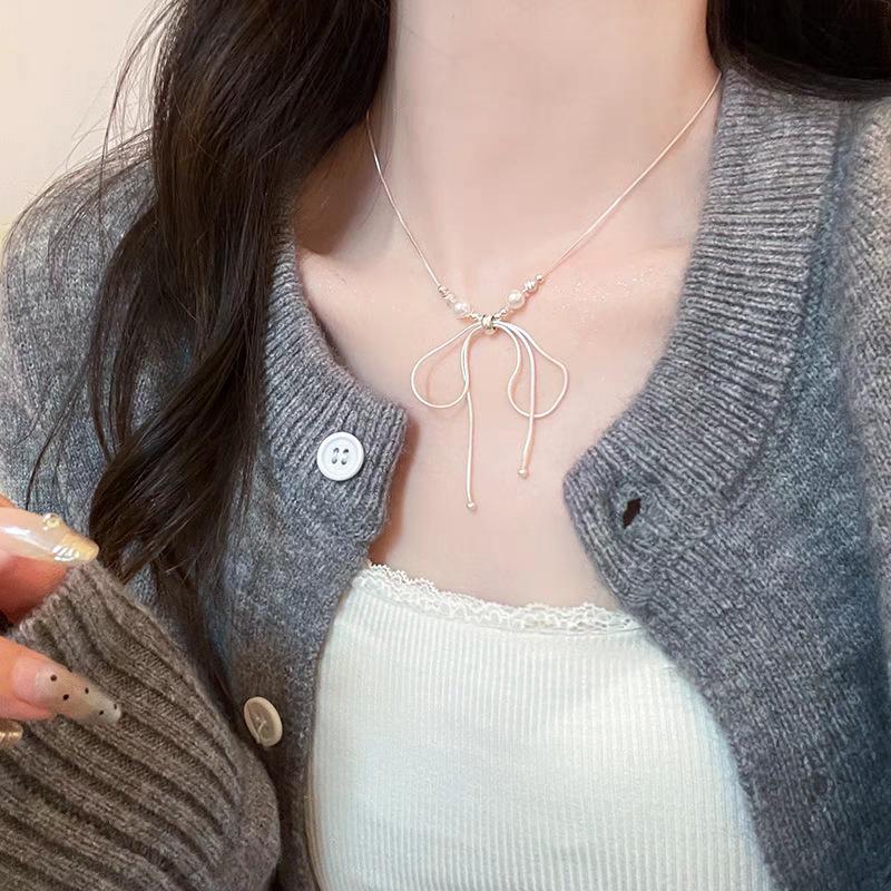 

2026 Women s Snake Bone Chain Necklace - Light Luxury, Niche Fairy Bow Design Clavicle Accessory
