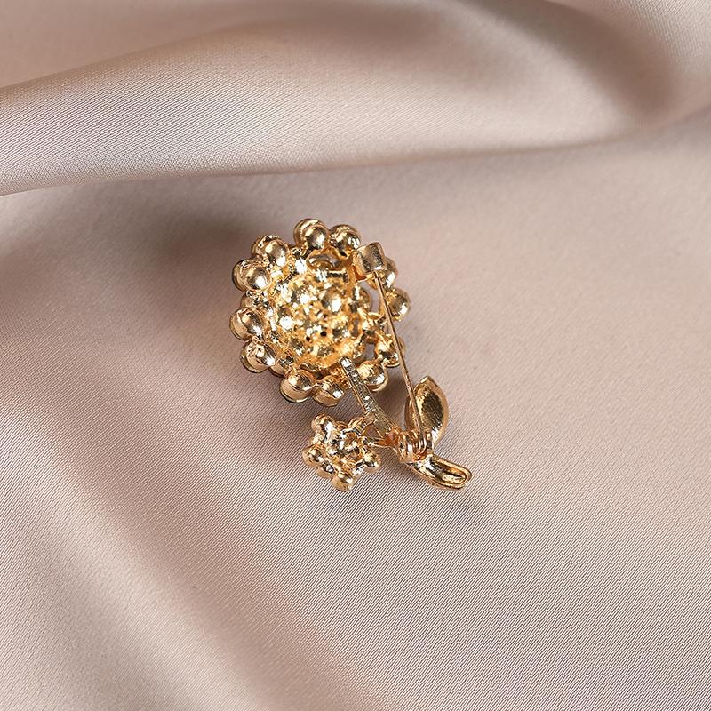 Retro Rhinestone Floral Brooch, High-end and Light Luxury Women's Versatile Brooch, Niche Design Sense Brooch