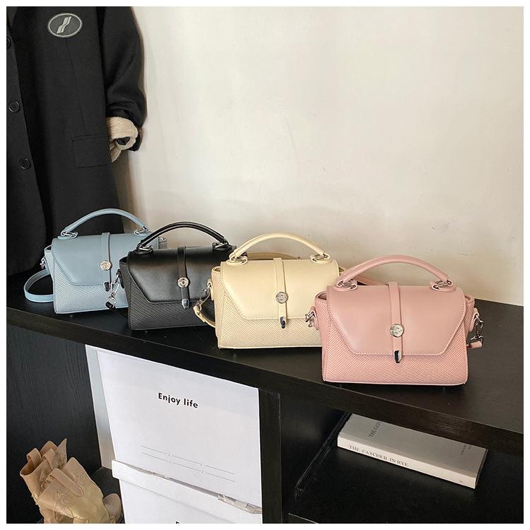 Super fire small bag women's summer versatile 2025 new fashion Korean version high sense foreign style messenger portable small square bag