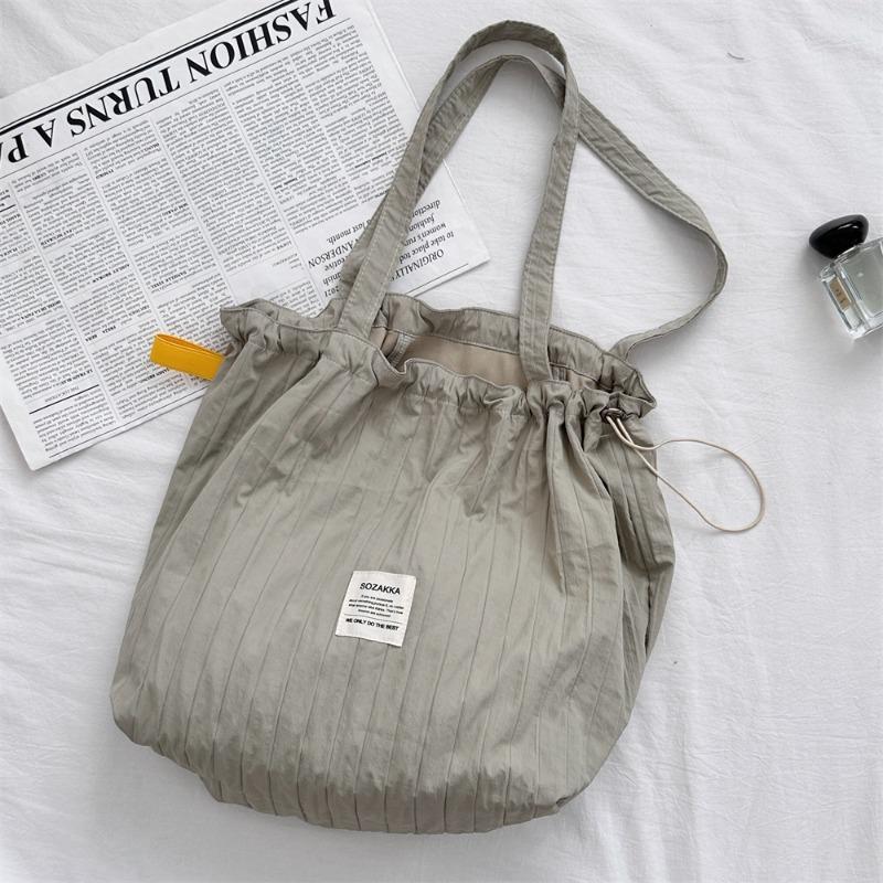 

New Striped Drawstring Shoulder Bag Lazy Wind Tote Cloth Bag Large Capacity Commuter Bag Student Class Bag сірий колір