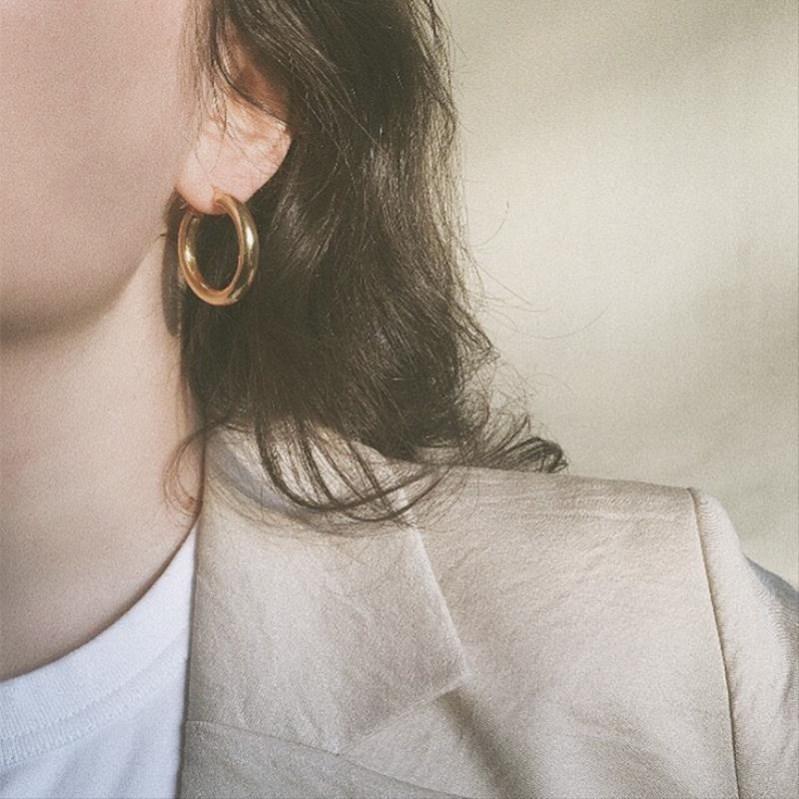 Metal wind round geometric earrings niche simple versatile stud earrings ins fashion high-end earrings