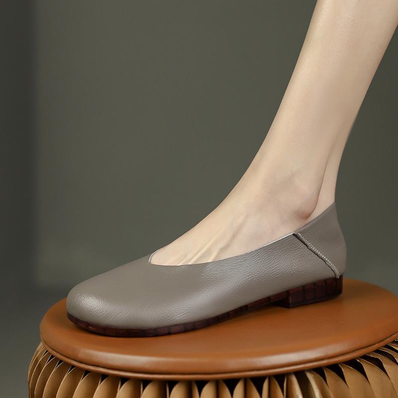 Fashion New Women's Flat Shoes Round Toe Genuine Leather Soft Sole Comfort Mid Aged Elderly Mother Shoes Fashion Casual Slip-on Loafers