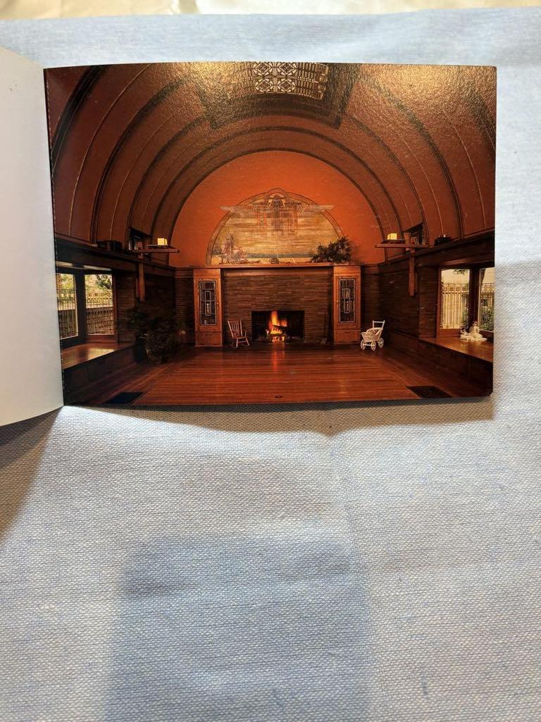 [USED] Frank Lloyd Wright Postcard Book FRANK LLOYD WRIGHT